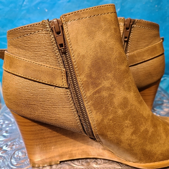 Hocus Pocus Woman's Utari Wedge Ankle Boots, Color: Brown Size: 6.5 - Picture 5 of 12